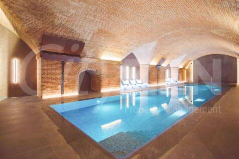 RESIDENTS POOL