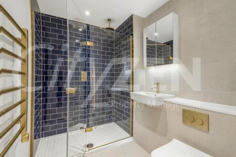 EN SUITE SHOWER ROOM