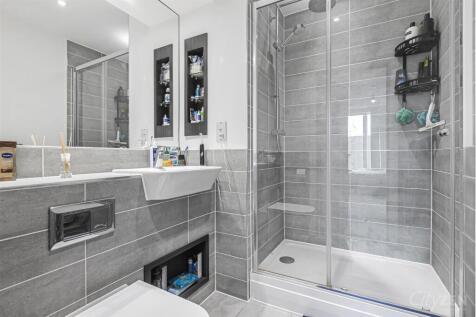 EN SUITE SHOWER ROOM