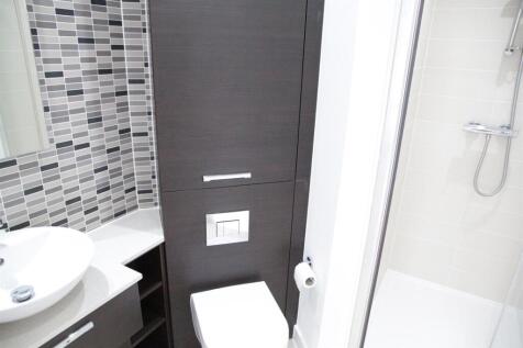 EN SUITE SHOWER ROOM