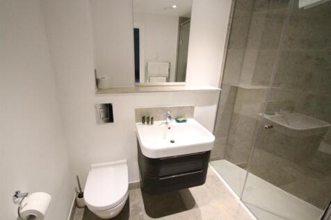EN SUITE SHOWER ROOM
