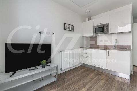 STUDIO ROOM