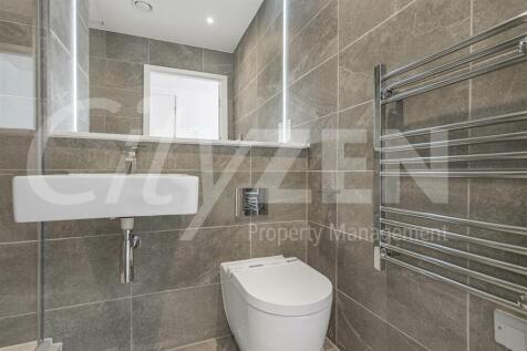 EN SUITE SHOWER ROOM