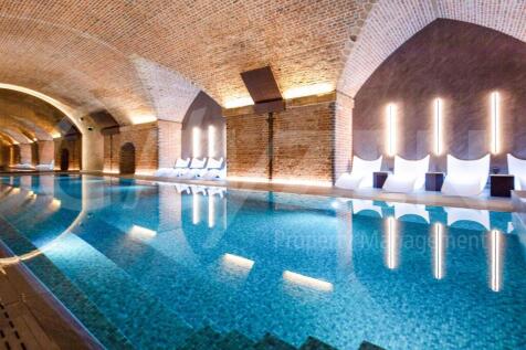 RESIDENTS POOL