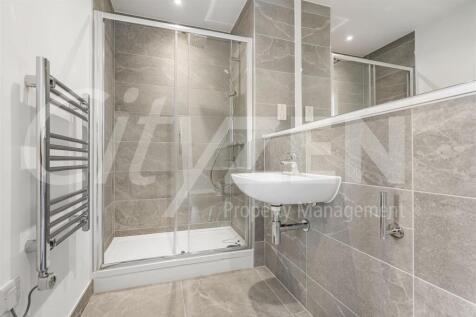 EN SUITE SHOWER ROOM