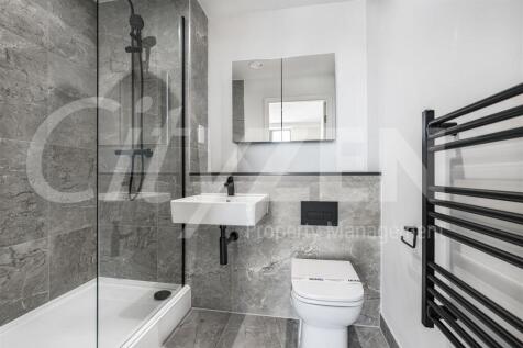 EN SUITE SHOWER ROOM