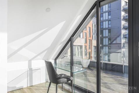 STUDY/ACCESS TO ROOF TERRACE