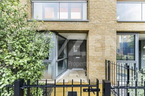 OWN ENTRANCE TO FLAT