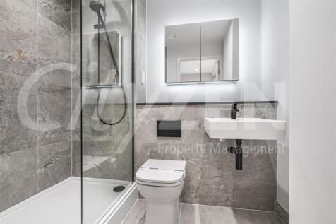 EN SUITE SHOWER ROOM