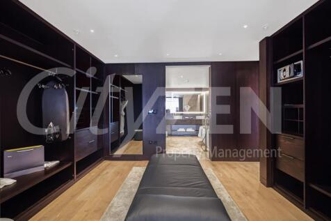 DRESSING ROOM
