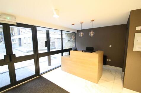 DAY CONCIERGE DESK