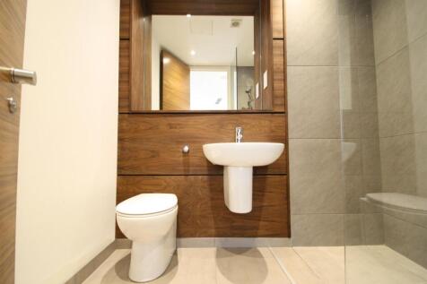 EN SUITE SHOWER ROOM