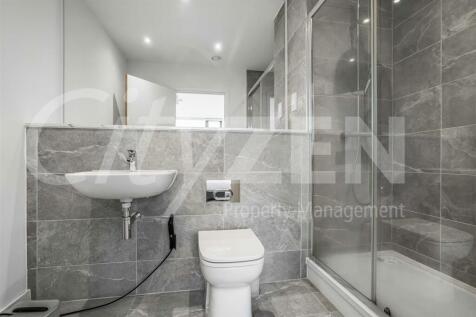 EN SUITE SHOWER ROOM