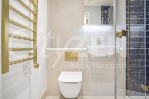 EN SUITE SHOWER ROOM