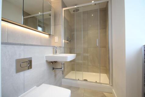 EN SUITE SHOWER ROOM