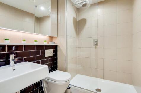 EN SUITE SHOWER ROOM