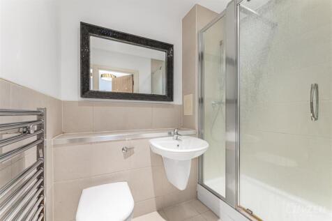 EN SUITE SHOWER ROOM