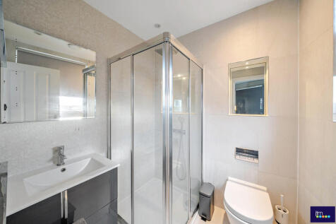 EN-SUITE SHOWER R...