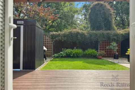 Lounge Garden View