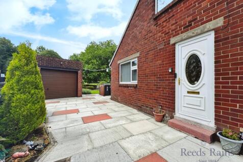 Driveway/Garage