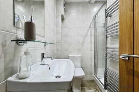 Gf Shower Room