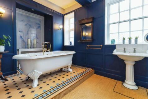 First Floor Bathroom