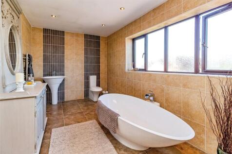Main En-Suite