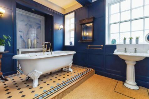 First Floor Bathroom