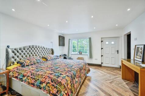 Bedroom Two / Snug