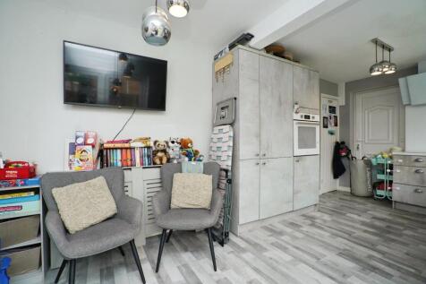 Kitchen/Dining Area