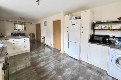 Kitchen/Dining Area