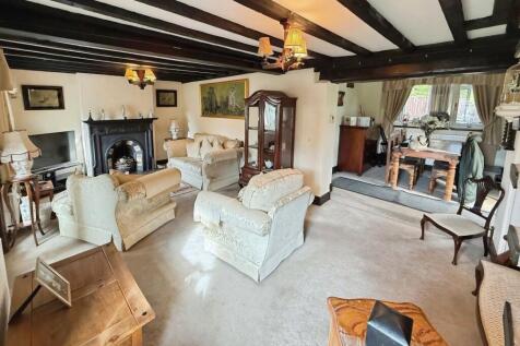 Lounge/Dining Area