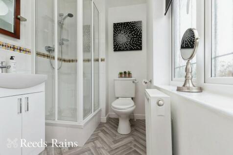 Main En-Suite