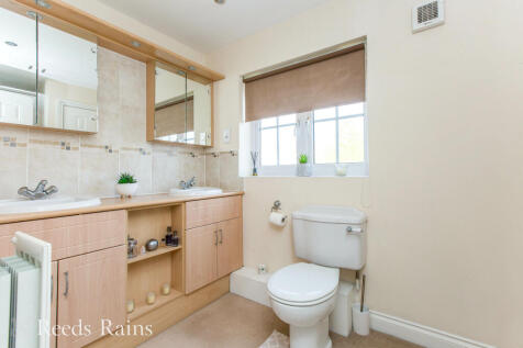 Main En-Suite
