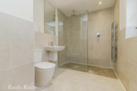Main En-Suite