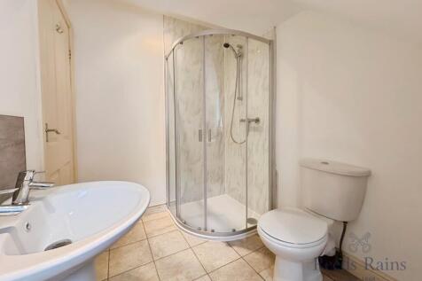 Garage/Annex Bath