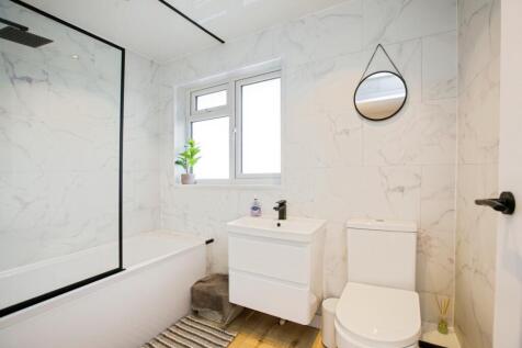 Family Bathroom 1