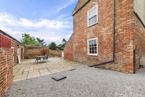 Rear Courtyard