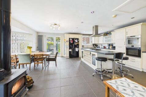 Kitchen/Family/Dinin