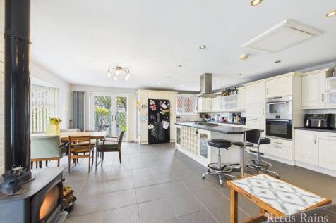 Kitchen/Family/Dinin