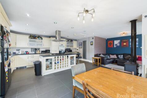 Kitchen/Family/Dinin