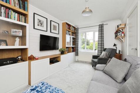Living Room/Bedroom