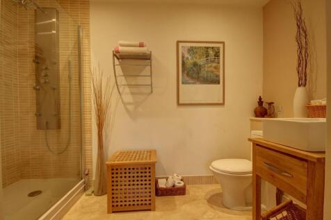 Bathroom 01