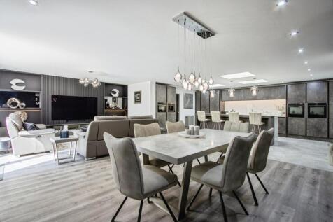 Kitchen/Living Area