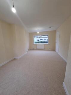 18 Livingston Terrace - lounge.jpg