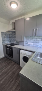18 Livingstone Terrace Kitchen2.png