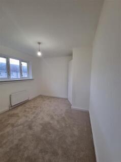 18 Livingston Terrace - Bedroom 1.jpg
