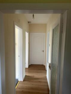 26 MainsRoad Hallway.jpg