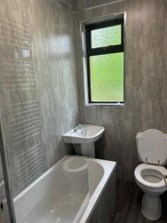 26 MainsRoad Bathroom.jpg