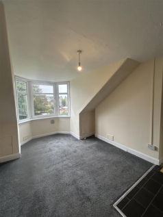 2R 22 WintonStreet Bedroom.png